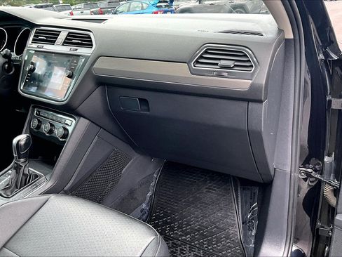 Used 2019 Volkswagen Tiguan SE AWD/4WD image 14