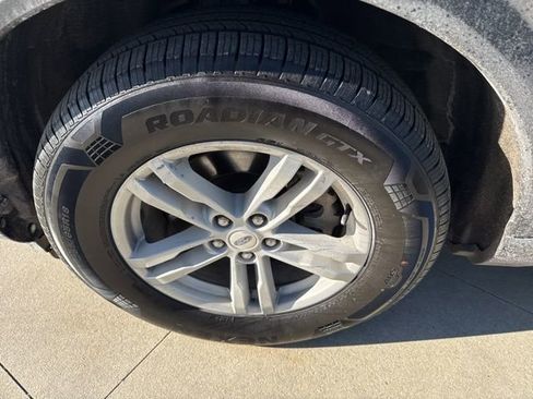 Used 2024 Ford Explorer XLT w/ Equipment Group 202A image 11