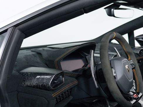 Used 2018 Lamborghini Huracan Performante AWD/4WD image 49