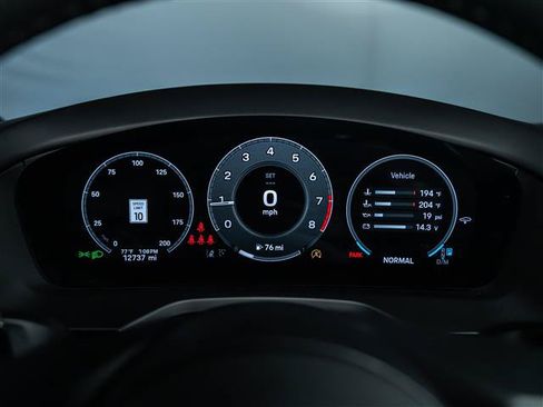 Certified 2024 Porsche Panamera 4 AWD/4WD image 21