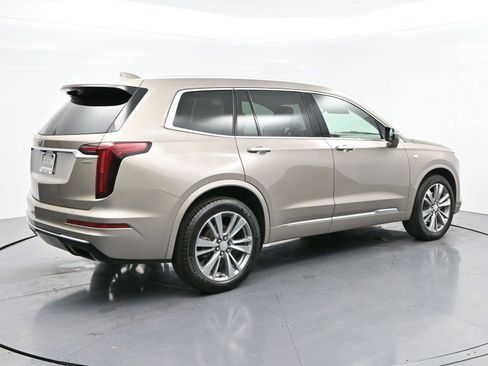 Used 2022 Cadillac XT6 Premium Luxury image 7