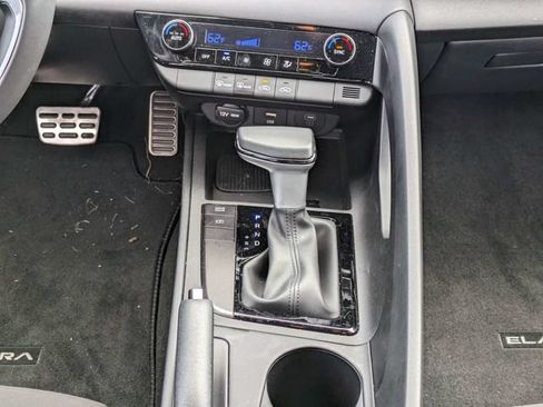 Used 2025 Hyundai Elantra Sport FWD image 16