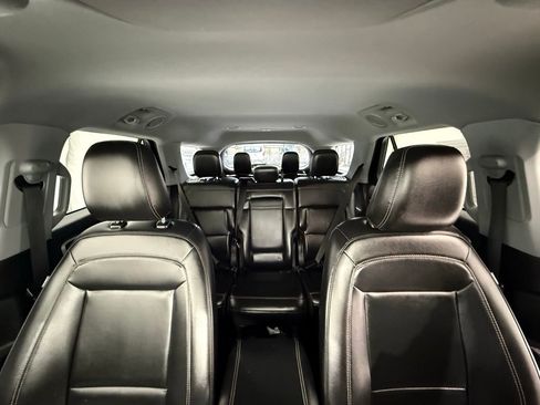 Used 2022 Ford Explorer XLT w/ Equipment Group 202A image 33