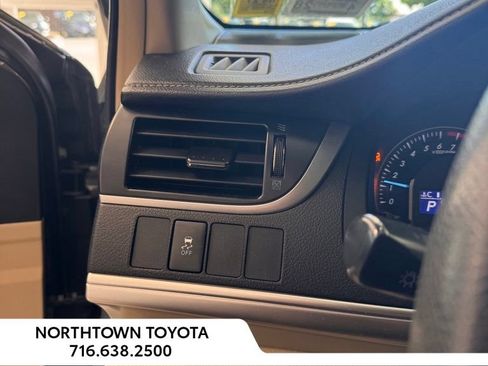 Used 2013 Toyota Camry LE FWD image 17