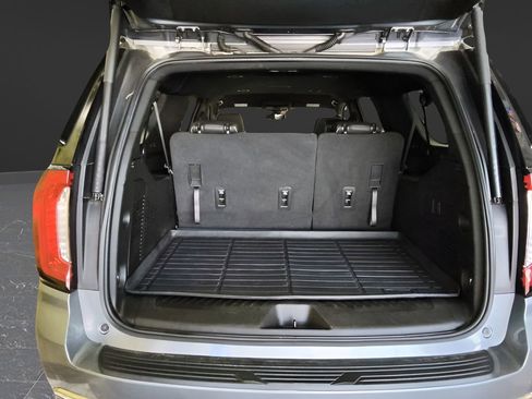 Used 2022 GMC Yukon XL SLT AWD/4WD image 6