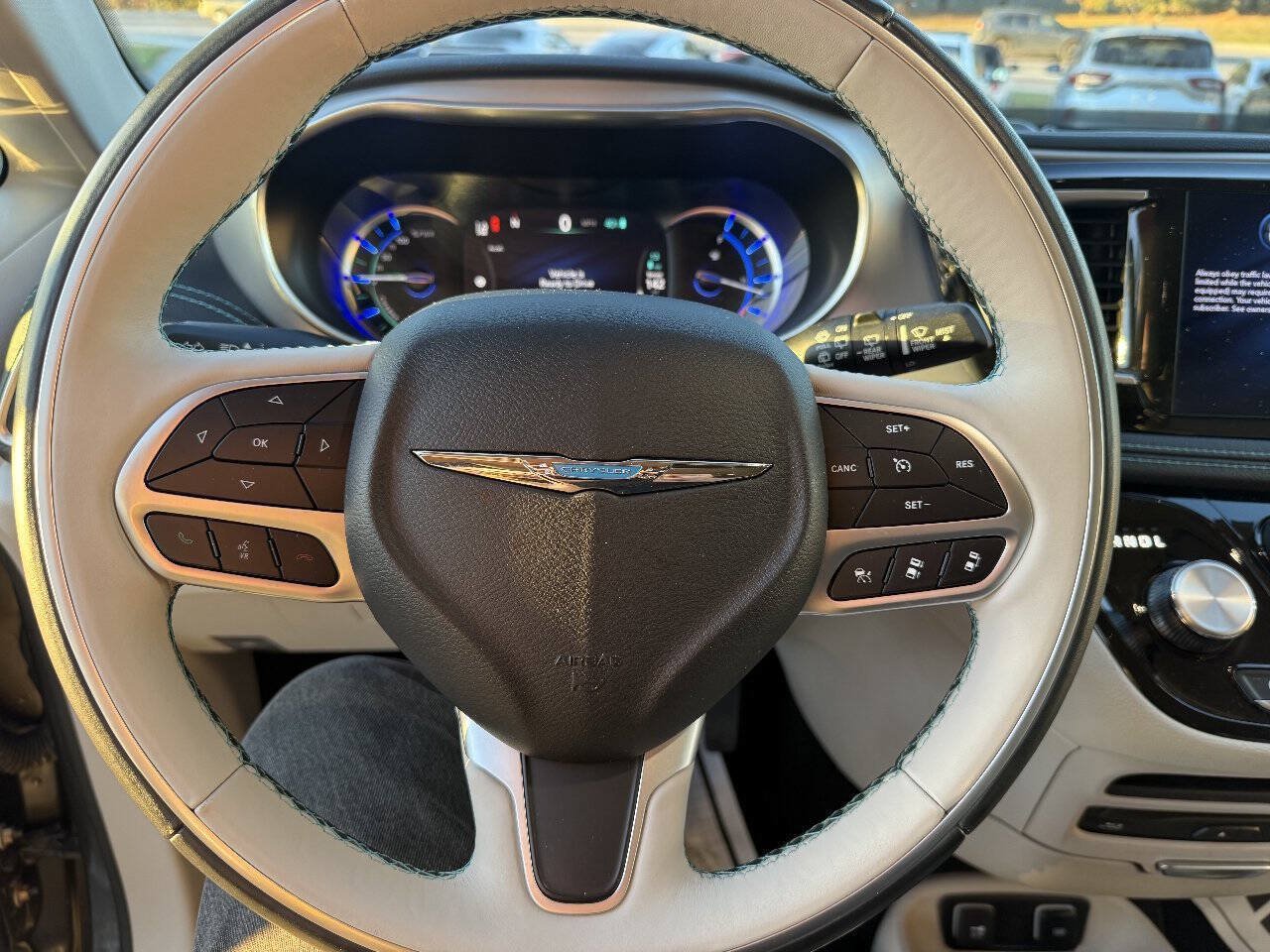 Used 2018 Chrysler Pacifica Limited w/ Advanced Safetytec Group FWD image 34