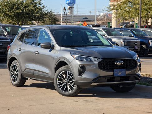 New 2026 Ford Escape SE image 1