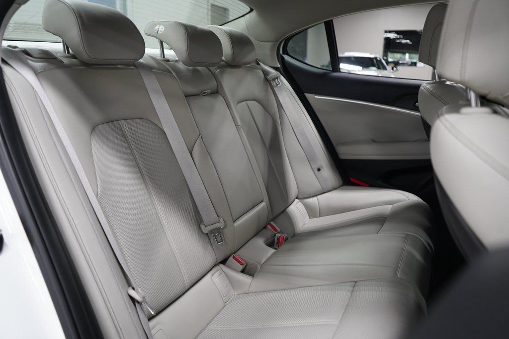 Used 2020 Genesis G70 2.0T RWD image 26
