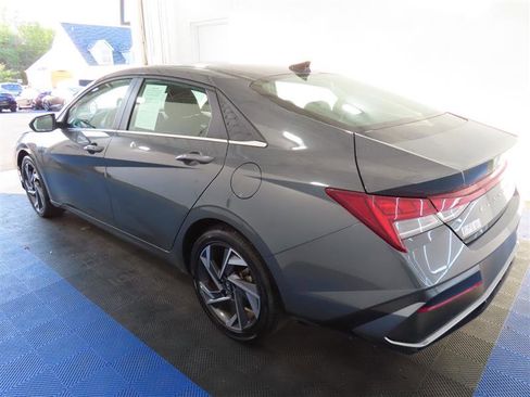 Used 2025 Hyundai Elantra SEL FWD image 9