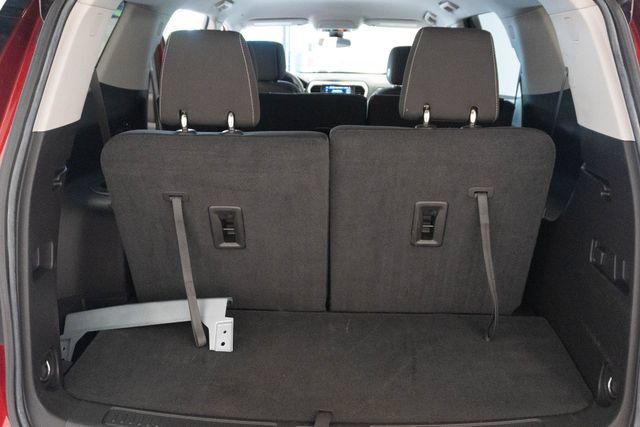 Used 2023 GMC Acadia SLE FWD image 17