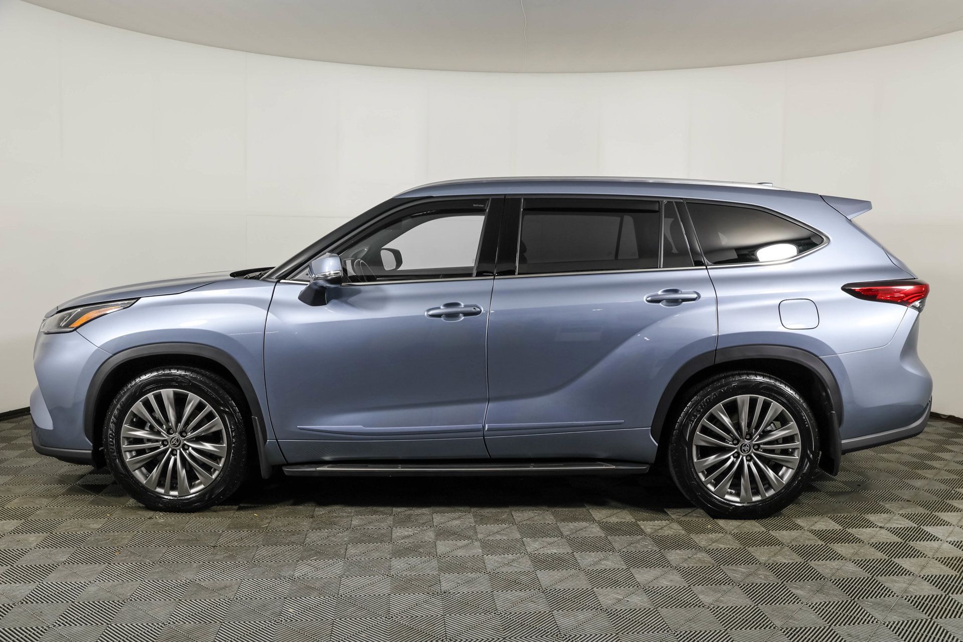 Used 2022 Toyota Highlander Platinum AWD/4WD image 22