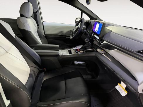 New 2026 Toyota Sienna XSE FWD image 19