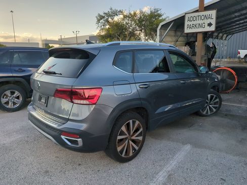 Certified 2023 Volkswagen Taos SE FWD image 5