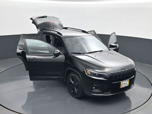 Used 2019 Jeep Cherokee Latitude Plus FWD image 29