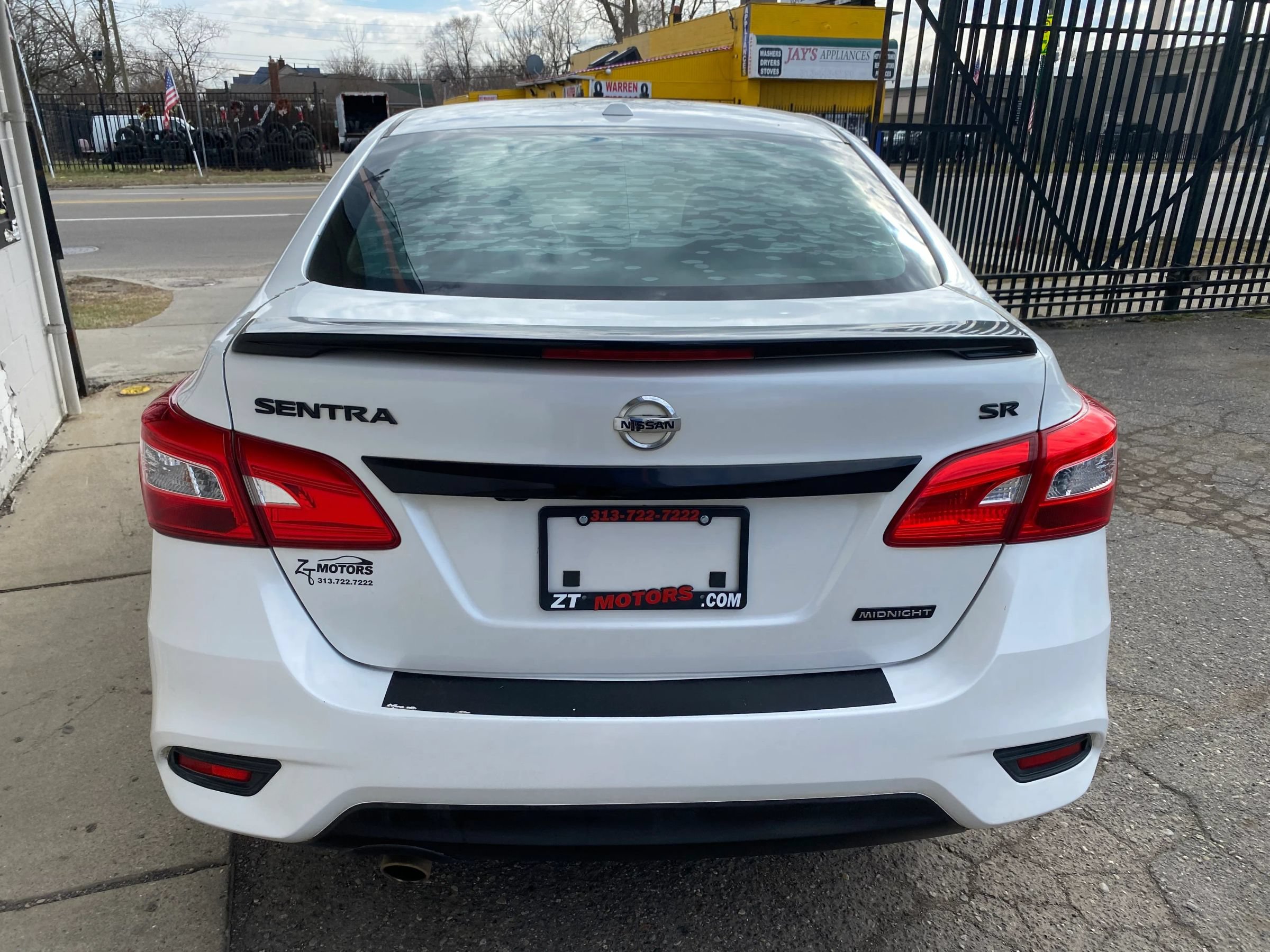 Used 2018 Nissan Sentra SR w/ SR Midnight Edition Package FWD image 7