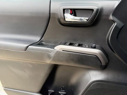 Used 2022 Toyota Tacoma TRD Sport w/ Technology Package RWD image 20