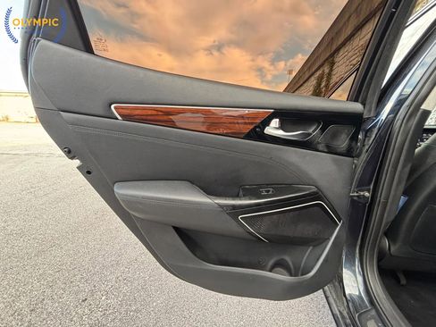 Used 2018 Kia Cadenza Premium image 38