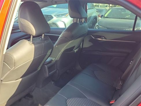 Used 2023 Toyota Camry SE image 7