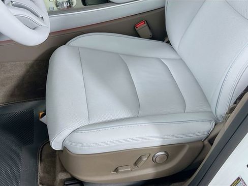 Certified 2026 Genesis GV70 2.5T Advanced AWD/4WD image 21
