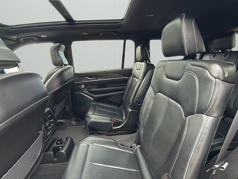 Used 2022 Jeep Grand Cherokee L Overland w/ Luxury Tech Group IV image 21