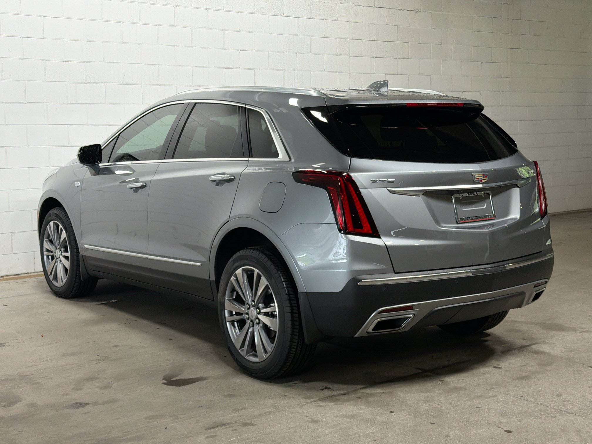 Used 2025 Cadillac XT5 Premium Luxury FWD image 3