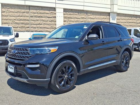 Used 2023 Ford Explorer XLT w/ Equipment Group 202A AWD/4WD image 1