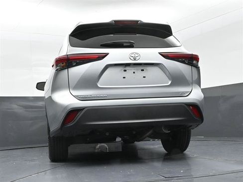 Certified 2025 Toyota Highlander XLE FWD image 36