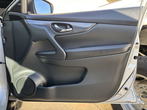 Used 2017 Nissan Rogue S image 48