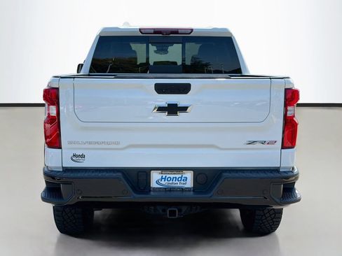 Used 2022 Chevrolet Silverado 1500 ZR2 w/ Technology Package AWD/4WD image 6
