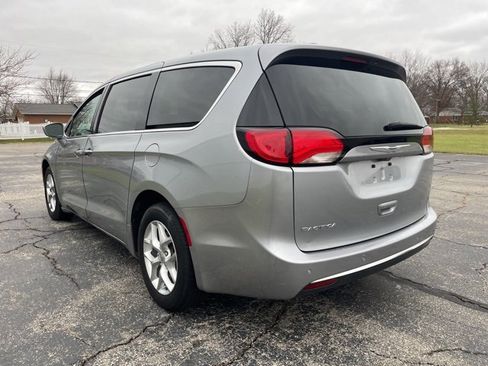 Used 2020 Chrysler Pacifica Touring w/ Tire & Wheel Group image 2