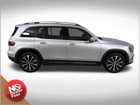 Used 2022 Mercedes-Benz GLB 250 4MATIC image 2