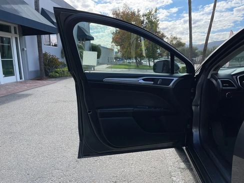 Used 2019 Ford Fusion SE image 17