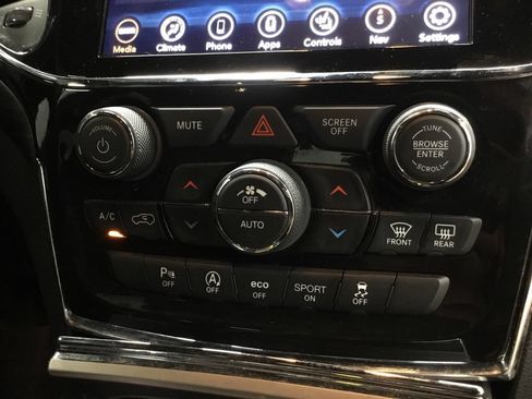 Used 2022 Jeep Grand Cherokee Laredo X AWD/4WD image 27