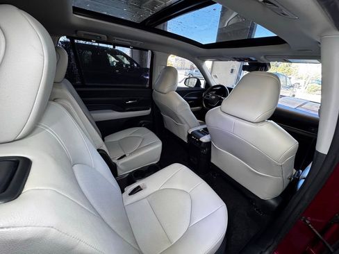 Used 2024 Toyota Grand Highlander XLE image 57