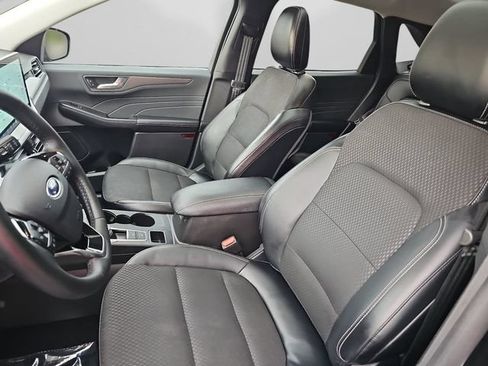 Used 2025 Ford Escape SE FWD image 12