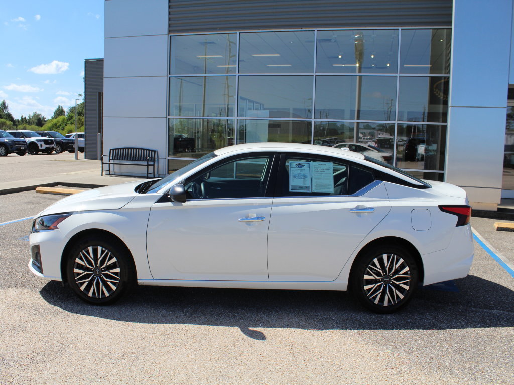Used 2025 Nissan Altima 2.5 SV AWD/4WD image 8