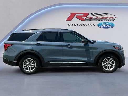 Certified 2025 Ford Explorer Active RWD image 3
