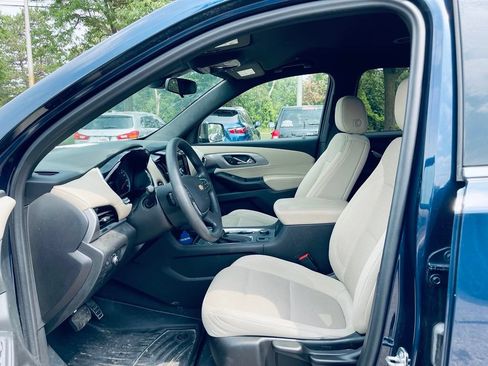 Used 2022 Chevrolet Traverse LS FWD image 11