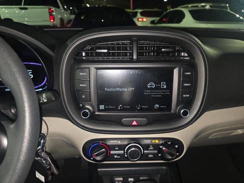Used 2025 Kia Soul LX w/ LX Technology Package FWD image 5