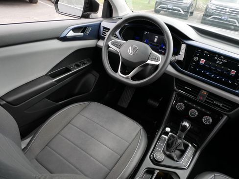 Certified 2023 Volkswagen Taos SE w/ Panoramic Sunroof Package AWD/4WD image 9