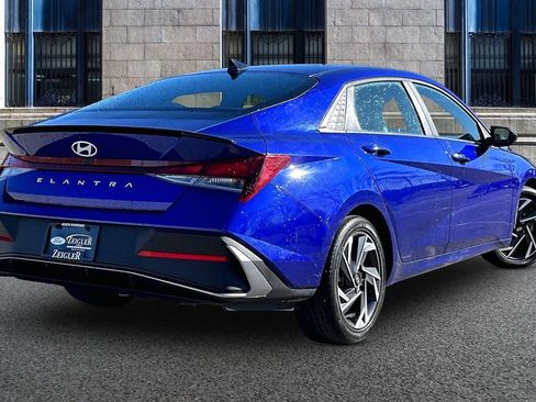 Used 2025 Hyundai Elantra Sport image 11