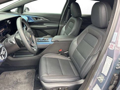 Used 2025 Chevrolet Equinox EV LT w/ Convenience Package image 21