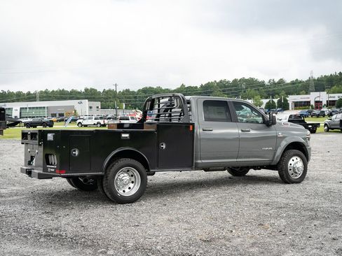 New 2026 RAM 4500 4x4 Crew Cab DRW w/ Laramie Trim Package image 25