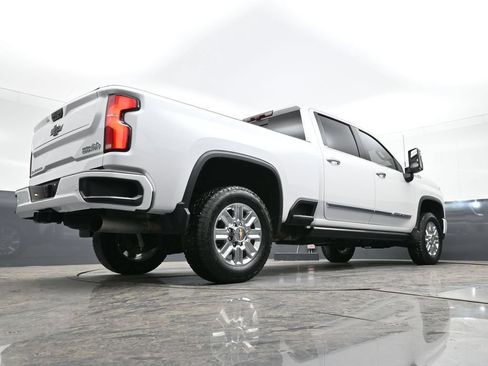 Used 2025 Chevrolet Silverado 2500 High Country w/ High Country Premium Package AWD/4WD image 21