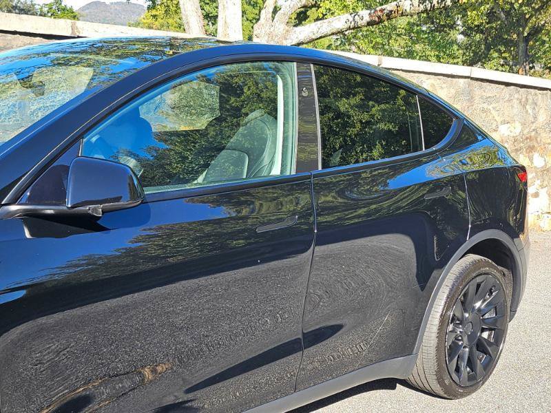 Used 2023 Tesla Model Y Long Range AWD/4WD image 22