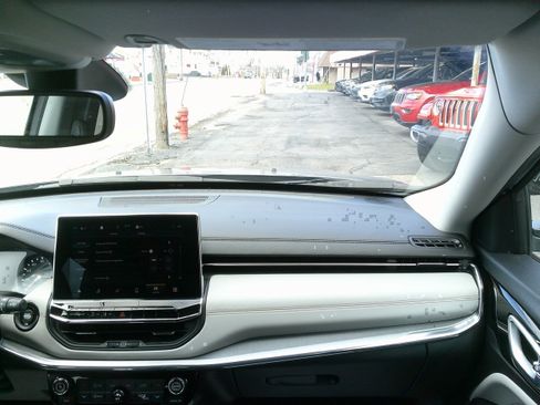 Used 2022 Jeep Compass Limited image 22