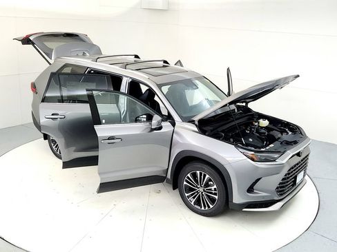 Used 2025 Toyota Grand Highlander AWD Hybrid image 20