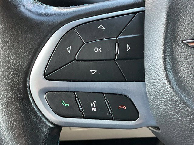Used 2021 Chrysler Pacifica Touring-L FWD image 29