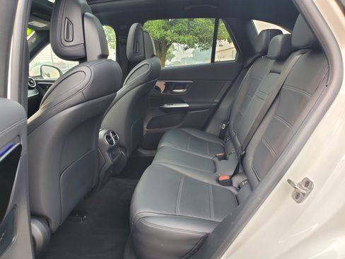Used 2025 Mercedes-Benz GLC 300 image 30