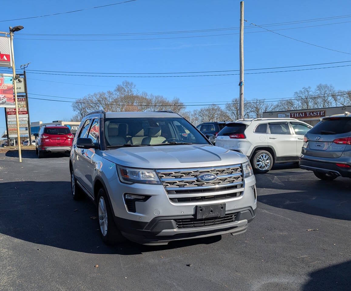 Used 2018 Ford Explorer XLT w/ Equipment Group 202A AWD/4WD image 4